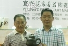 紫砂壶工艺师图片：范伟群紫砂 - 美壶网