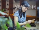 紫砂壶工艺师图片：吴婷婷紫砂 - 美壶网