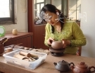 紫砂壶工艺师图片：周琴娣紫砂 - 美壶网