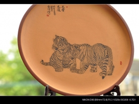 紫砂壶图片：虽是幼虎，然有兽王之气  有骨有肉 朱牧清两只老虎 40cm - 美壶网