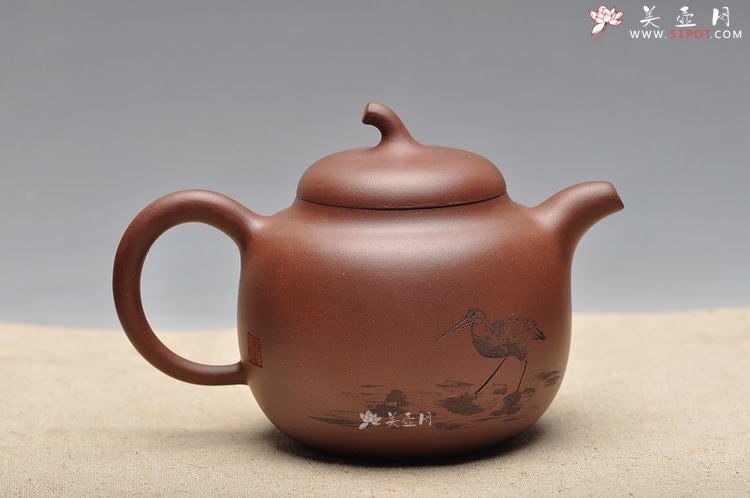 紫砂壶图片：传统实用之作  顾式茄段 舒展优美 - 美壶网