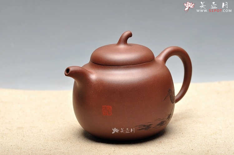 紫砂壶图片：传统实用之作  顾式茄段 舒展优美 - 美壶网