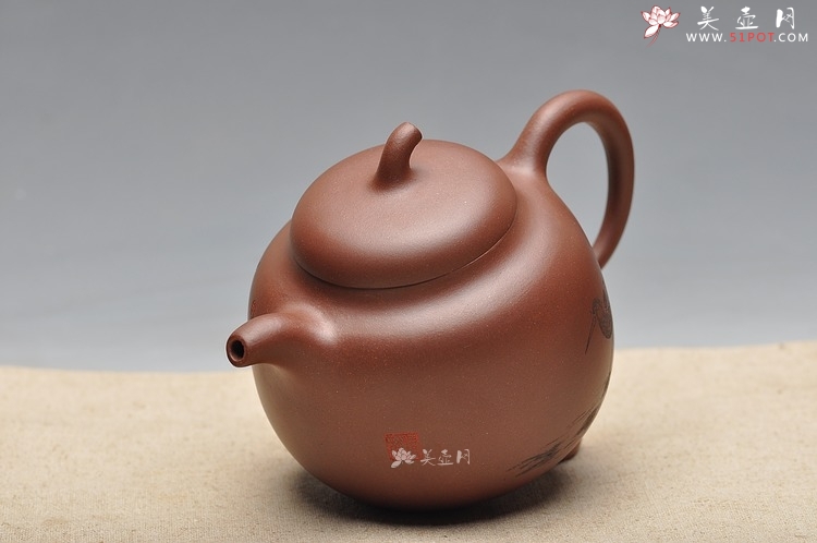 紫砂壶图片：传统实用之作  顾式茄段 舒展优美 - 美壶网