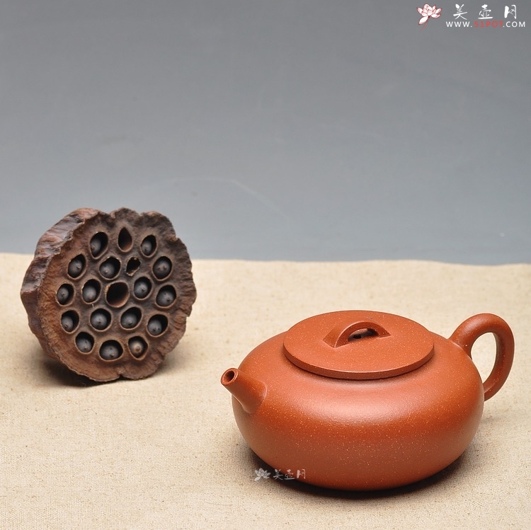 紫砂壶图片： 流畅自然 别具匠心 全手卧轮 新品尝鲜 - 美壶网