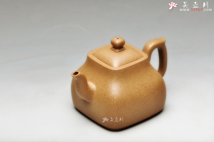 紫砂壶图片：何卫枫全手新品 高古典雅 敦厚君子 墩方 - 美壶网