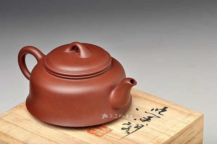 紫砂壶图片:陈进最新力作 温文尔雅 敦厚古朴 全手紫缘 - 美壶网