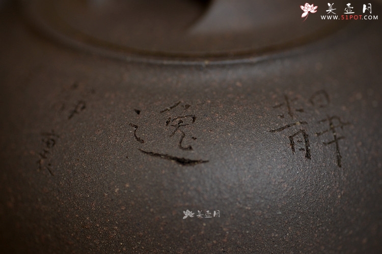 紫砂壶图片：经典不传统 全手圆踪 文气小壶 刘世涛自撰壶铭~ - 美壶网