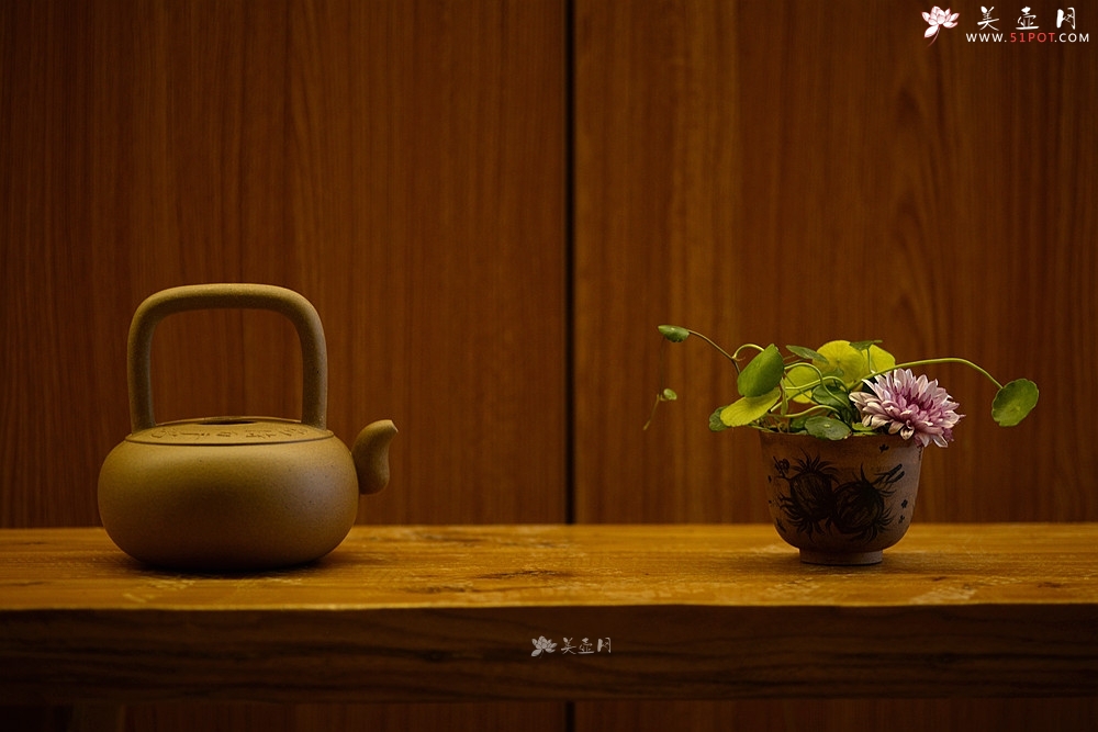 紫砂壶图片：摹古清味~ 鸿渝山房精品 煮水品茗~ 全手光明提梁 - 美壶网