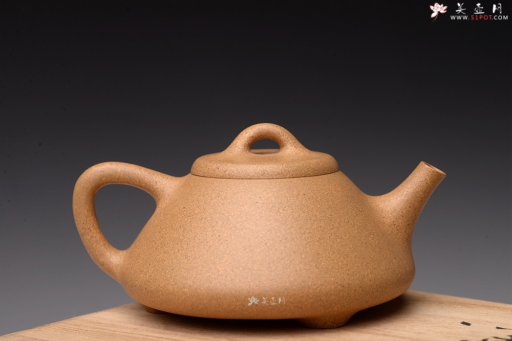 紫砂壶图片：瞿伟新丙申新品 美壶特惠 骨感段泥小石瓢 140cc 岩茶、普洱利器 - 美壶网