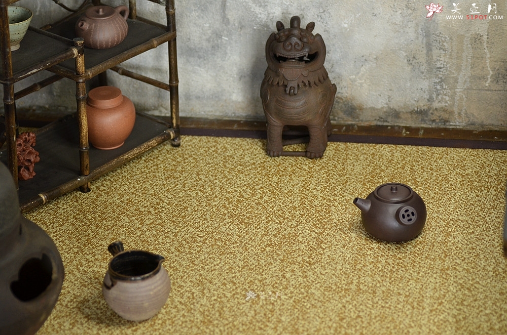 紫砂壶图片：泓渝山房 煮茶品茗 玩味侧把巨轮 茶人风情~ 电陶炉烧水 - 美壶网