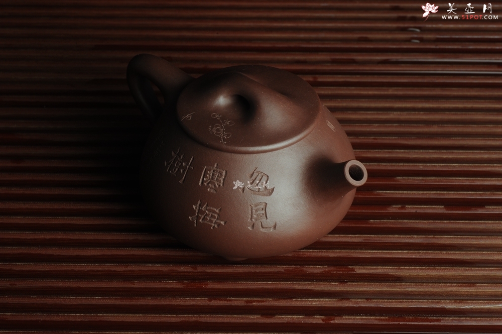 紫砂壶图片：美壶特惠 经典平盖小石瓢 满瓢（景舟石瓢）装饰梅花 泥料超好高档包装一壶二杯 做工灰常精致 - 美壶网