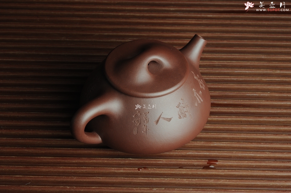 紫砂壶图片：贺岁新品 优质紫茄泥全手工高士煮茶图 茶亦醉人 文气满瓢 - 美壶网