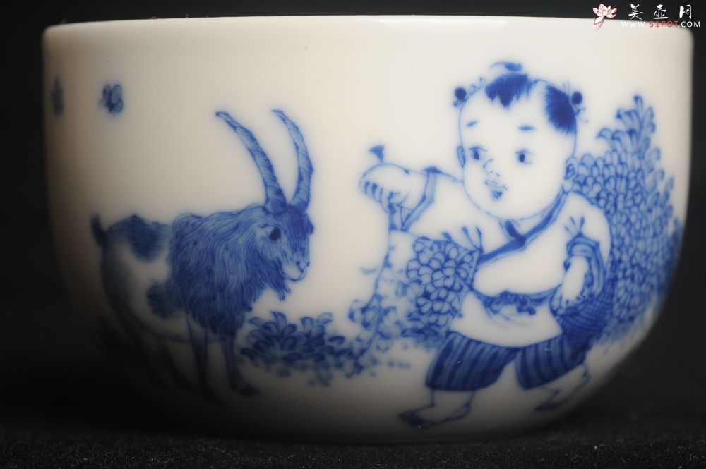 紫砂壶图片：景德镇主人杯 青花杯 童子伴羊 - 美壶网