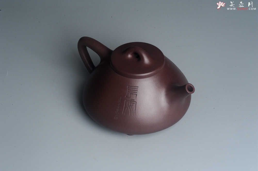 紫砂壶图片：特油润底曹青 全手工子冶石瓢 助工装饰菩萨坐骑瑞兽 - 美壶网