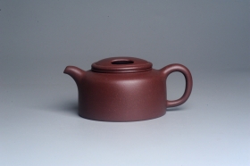 紫砂壶图片：美壶网紫砂壶特惠 精致紫泥手工牛盖井栏茶壶 茶具 - 美壶网