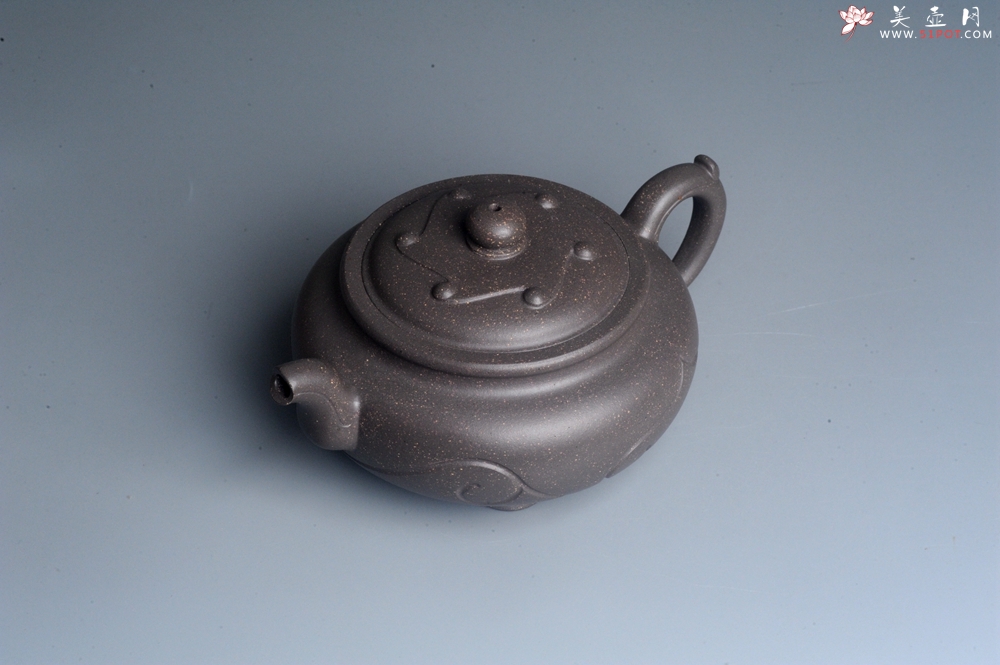 紫砂壶图片：美壶特惠  优质青灰段泥精工三角如意茶壶 茶具 单壶 - 美壶网