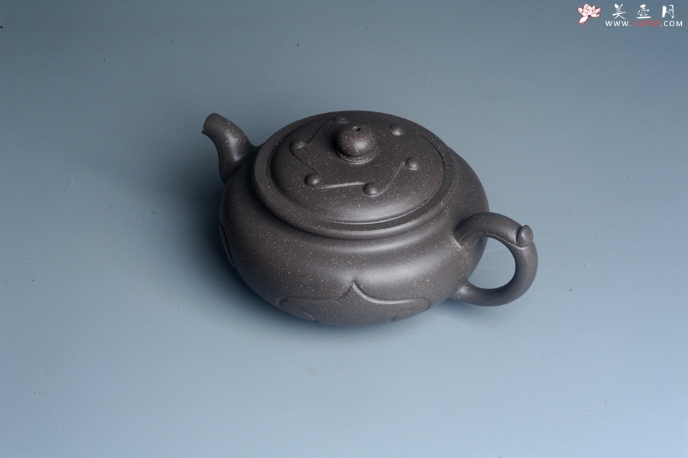紫砂壶图片：美壶特惠  优质青灰段泥精工三角如意茶壶 茶具 单壶 - 美壶网