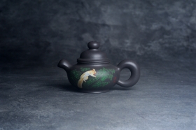 紫砂壶图片：美壶特惠 手工手制紫砂壶特好青灰泥松鼠壶 茶壶 茶具 单壶 - 美壶网