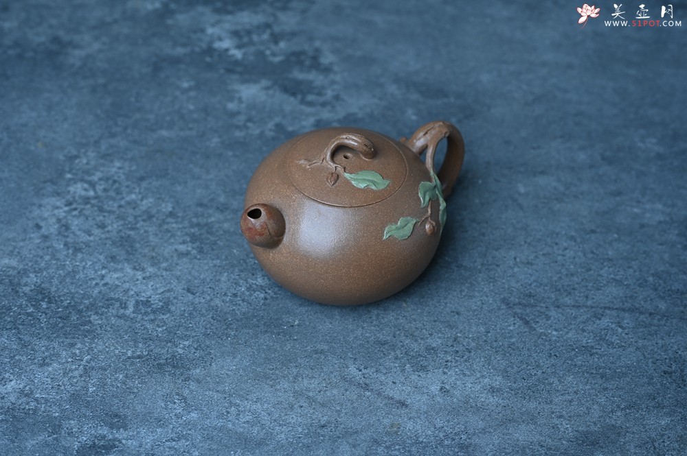 紫砂壶图片：美壶特惠 潜力股董静老师精品老段泥双色寿桃壶 茶人醉爱 - 美壶网