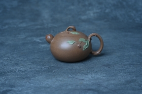 紫砂壶图片：美壶特惠 潜力股董静老师精品老段泥双色寿桃壶 茶人醉爱 - 美壶网