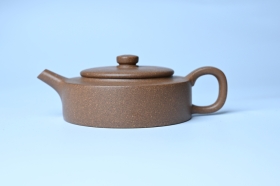 紫砂壶图片：美壶特惠  精工老段周盘壶 小壶难做 易泡养 杀茶利器 - 美壶网