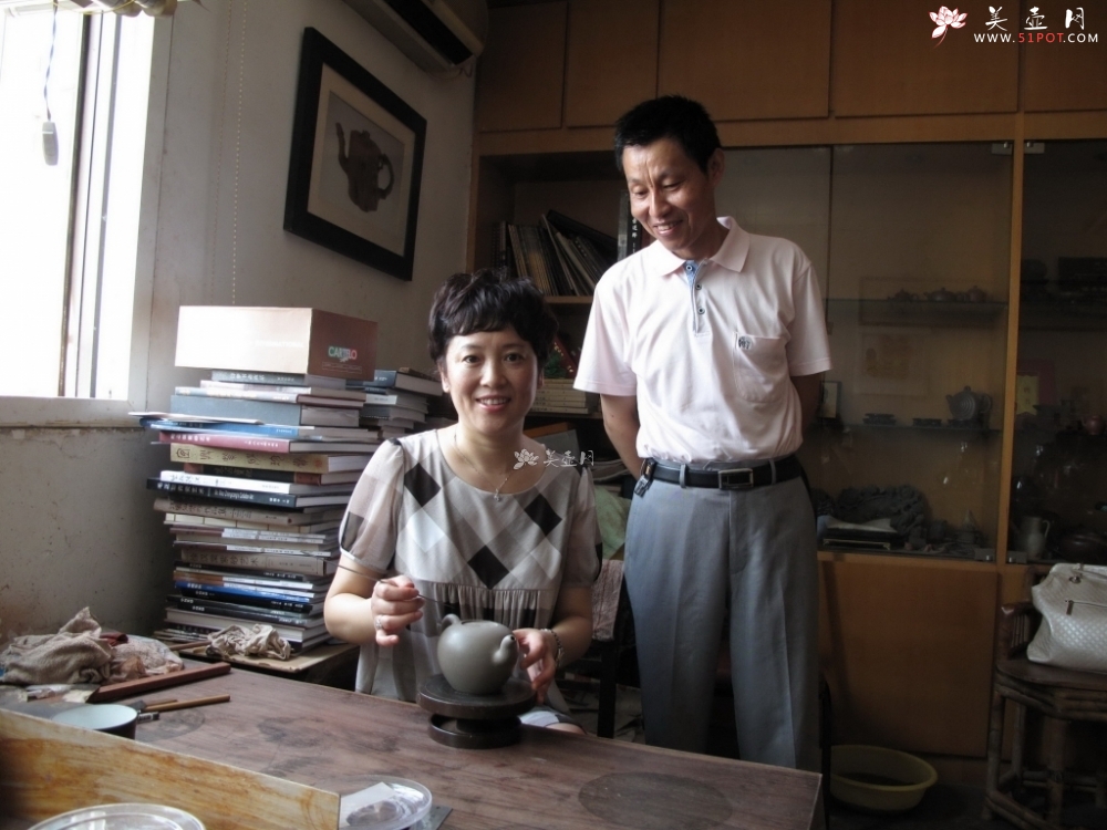 紫砂壶图片：范荷与恩师陈国良 - 美壶网