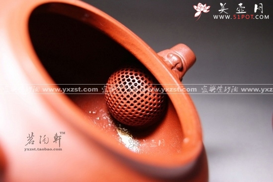 紫砂壶图片：双龙戏珠壶15800.00元 - 美壶网