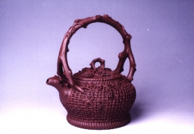紫砂壶图片：葡萄盈筐提梁壶 - 美壶网